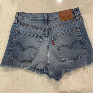 Levi’s high rise cut off shorts size 25